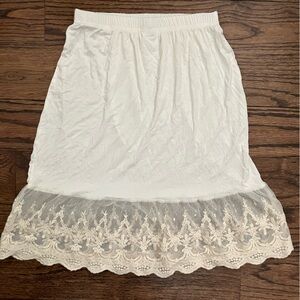 NWOT Off White Lace Trim Slip Skirt.  Size Small